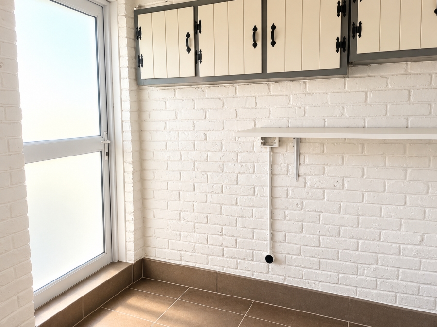 To Let 4 Bedroom Property for Rent in Beacon Bay Eastern Cape